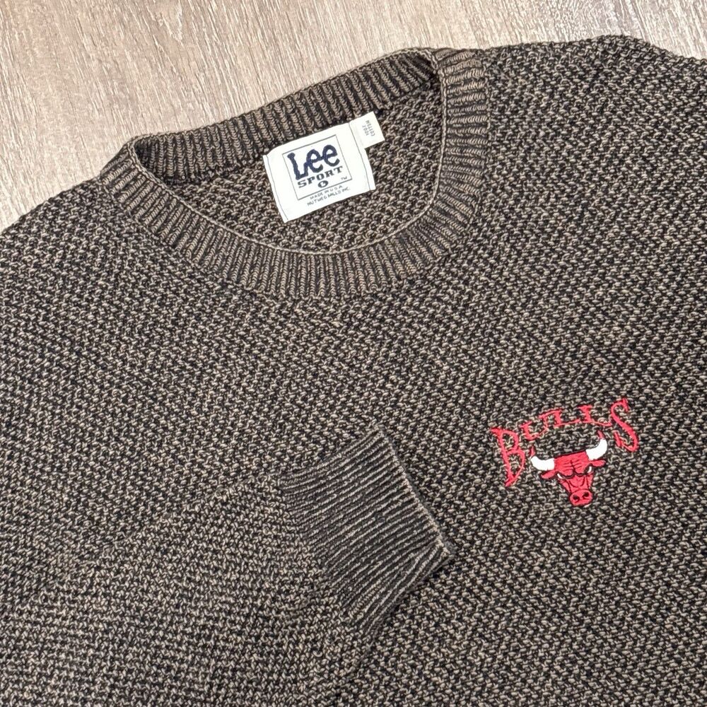 Vintage Lee Sport Chicago Bulls Sweatshirt Mens Large Embroidered Nutmeg USA